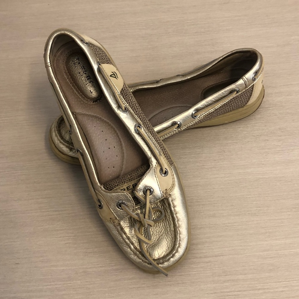 Gold Sperrys 8M
